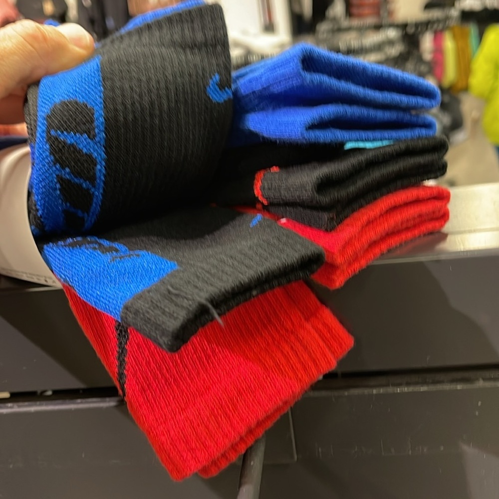 NIKE 
Training Crew Socks (6 Pairs)
Nike Everyday Cushioned
Large - Picture 7 of 16